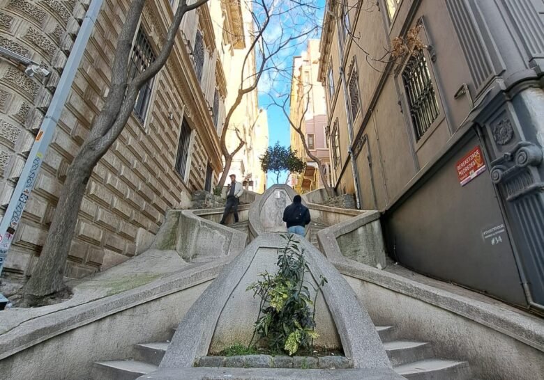 Kamondo Merdivenleri Istanbul