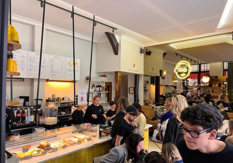 Cafe Joyeux Paris