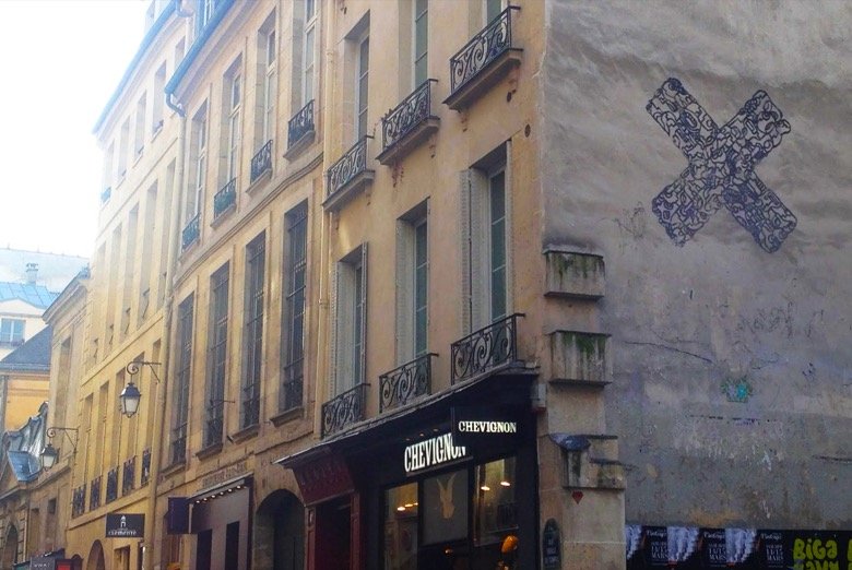 'X' at rue Tresor Paris