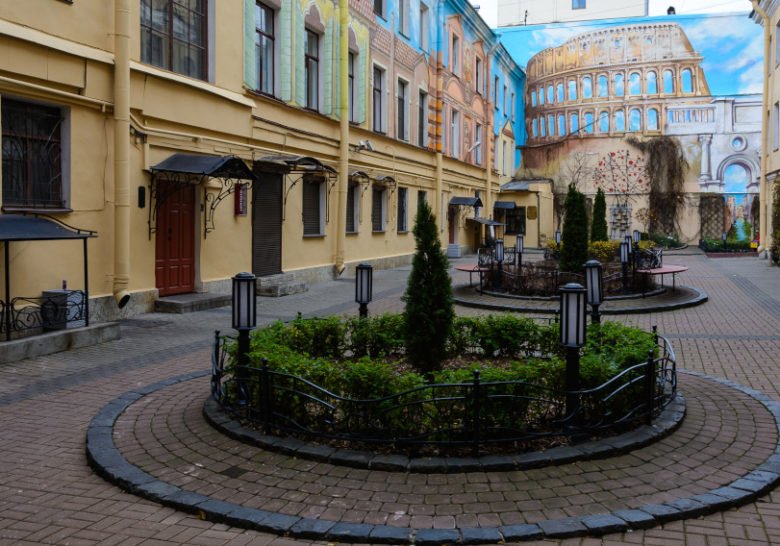 Italian Courtyard Saint Petersburg