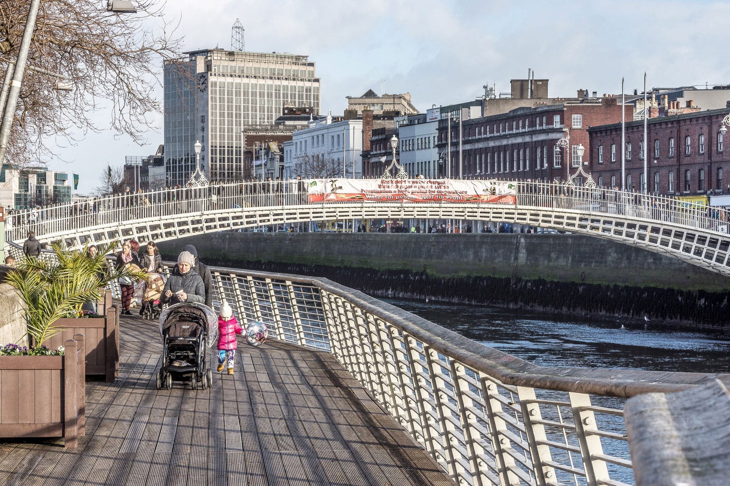 The Liffey Boardwalk (by William Murphy)