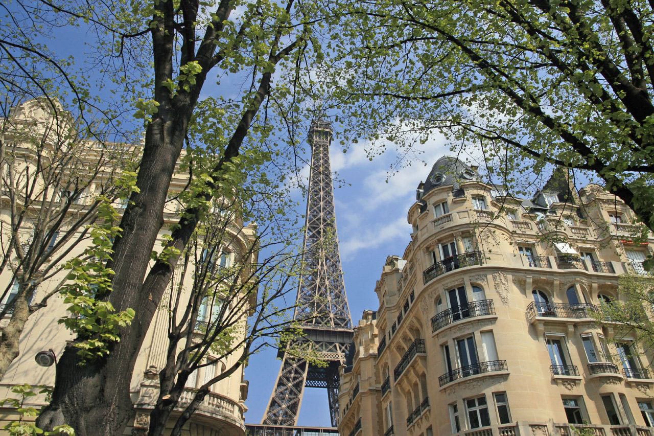 A glimpse of the Eiffel Tower - by lensmate