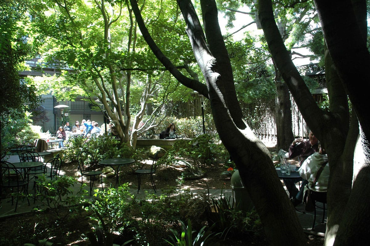 Arlequin Cafe - by Kevin Collins (flickr.com)