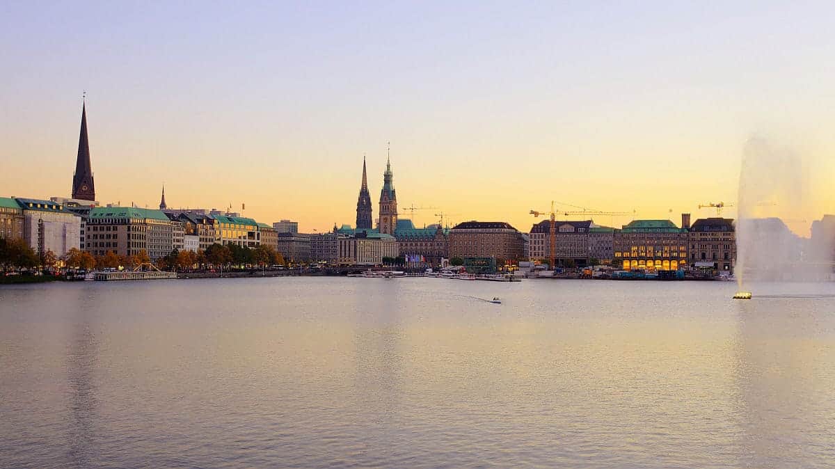 Binnenalster in Hamburg - by Tomas Ulrich