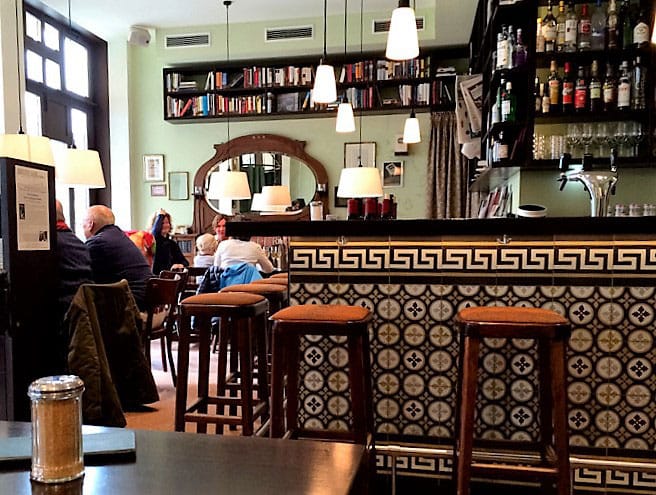 Café Leonar - by Elizabeth Grosser