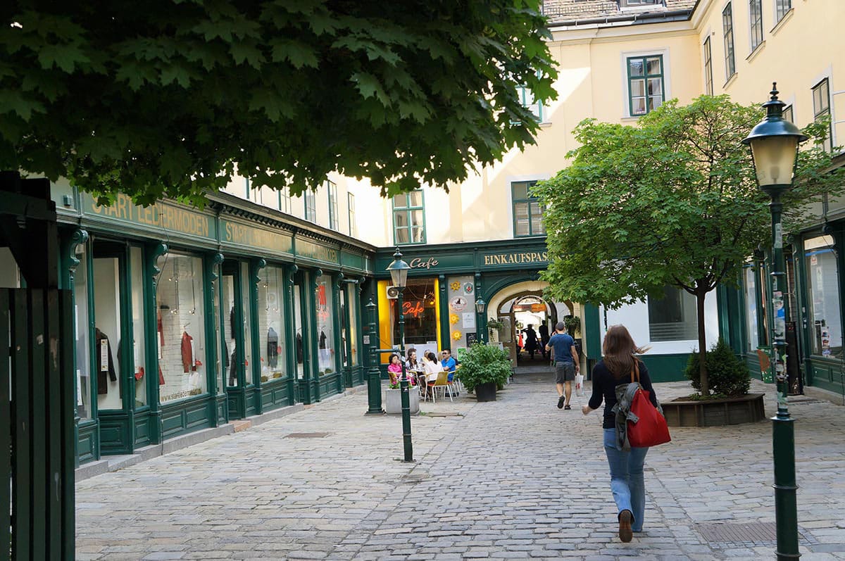Freiwilliger Durchgang Vienna (by Julia Heiligenbrunner)