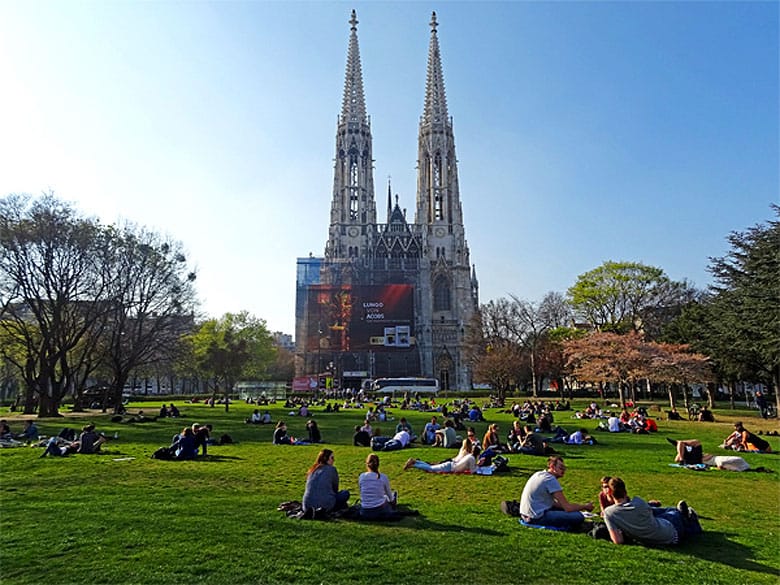 Schottentor Vienna (by Andreas Hussak)