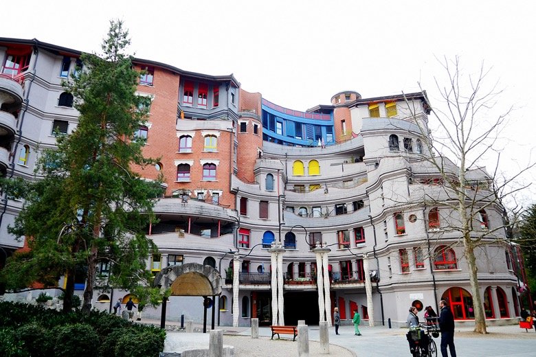 Les Immeubles Schtroumpfs Geneva