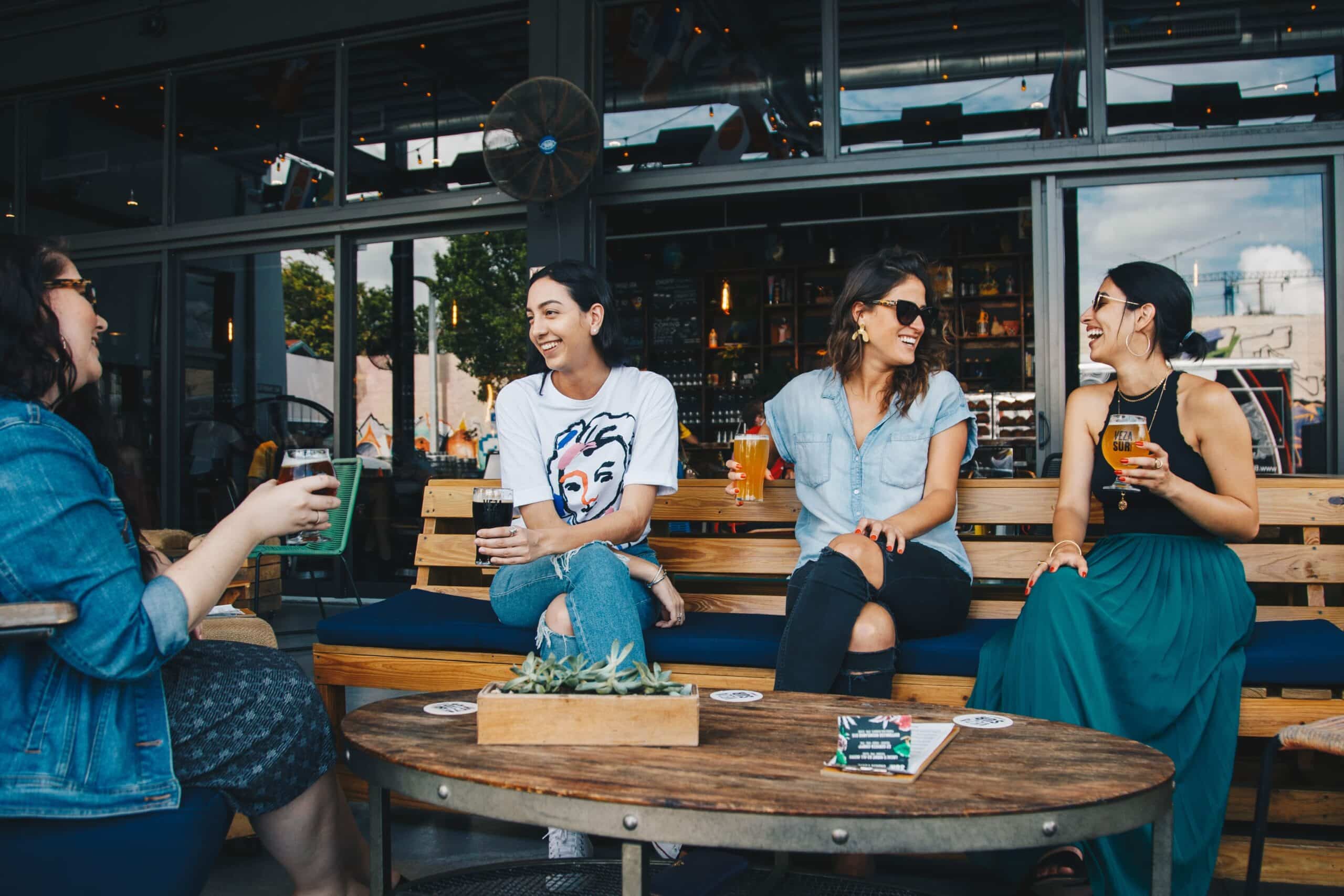 Group of girls that meets and chats