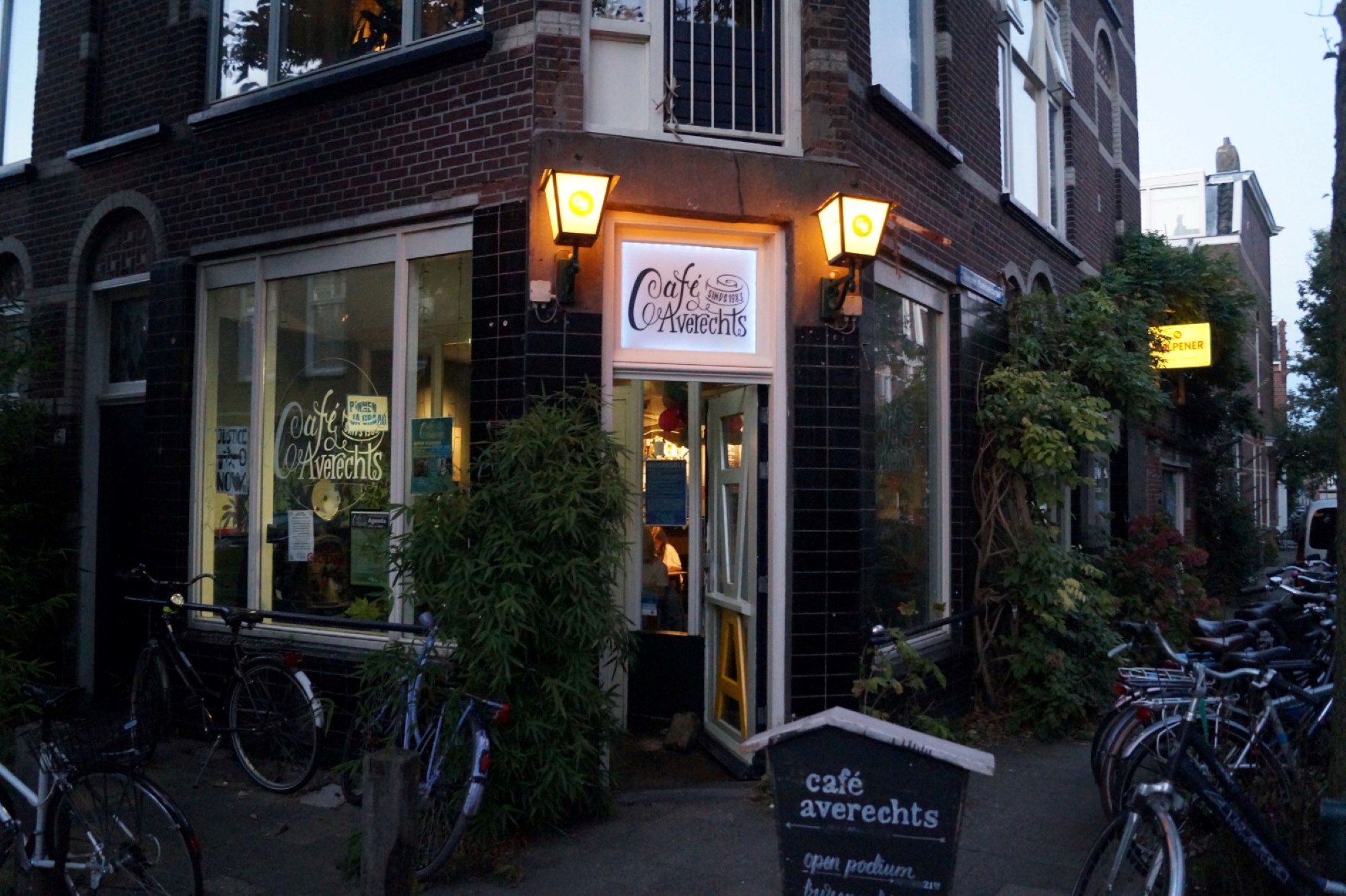 Cafe-Averechts (1)