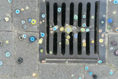 1.5km Chewing Gum Street Art (by Niewue Binnenweg Leeft)
