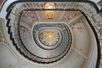 The staircase of an art nouveau building - Jean-Pierre Dalbéra
