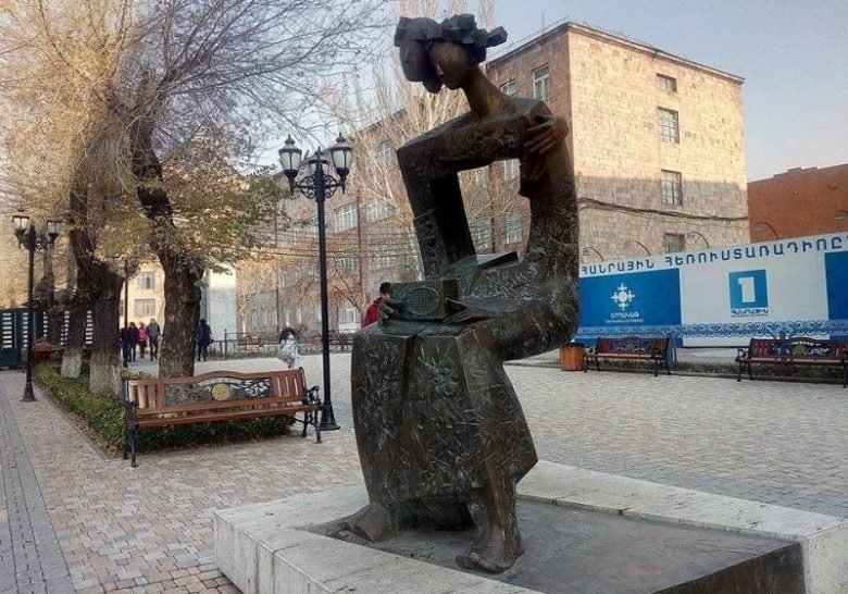 Singing Sculpture Yerevan